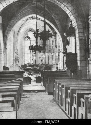 Uno dei miracoli della guerra - interno di una Chiesa, mostrando come la statua della Vergine e di san sfuggiti alla distruzione se tonnellate di detriti caddero tutti intorno a loro, la Prima Guerra Mondiale Foto Stock