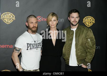 Tom Hardy, Charlize Theron, Nicholas Hoult di presenze per Warner Bros Foto " Big Picture' evento al CinemaCon 2015, dal Colosseo al Caesars Palace a Las Vegas, NV il 21 aprile 2015. Foto di: James Atoa/Everett Collection Foto Stock