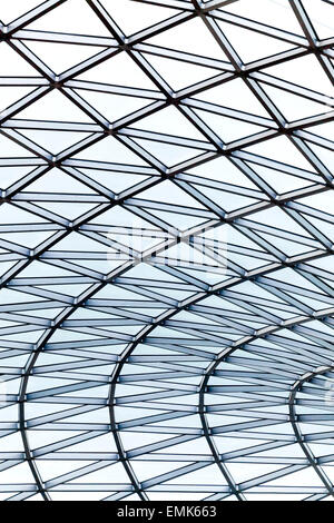 Grande Corte, cortile interno, moderno tetto a cupola, in acciaio e vetro di struttura nel British Museum a Londra, Inghilterra, Regno Unito Foto Stock