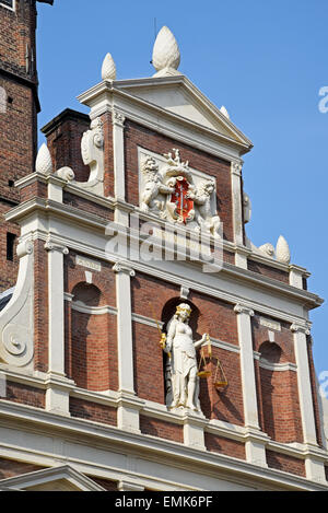 Gable del Municipio con Justitia, Grote Markt, Haarlem, provincia Olanda Settentrionale, Paesi Bassi Foto Stock