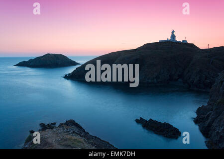 Strumble Head Lighthouse, Pembrokeshire, Galles . Foto Stock