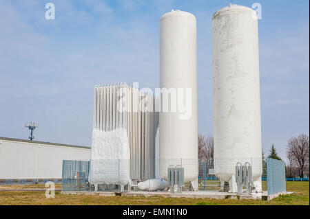 L'ossigeno liquido impianto, serbatoi e di scambio termico bobine Foto Stock