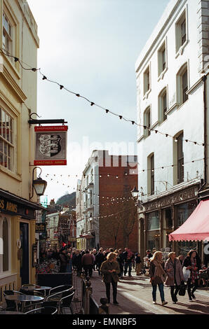 George Street in Hastings Old Town, East Sussex, Regno Unito Foto Stock