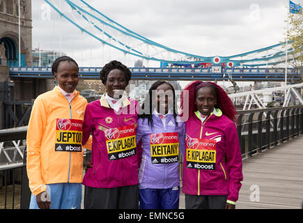 Priscah Jeptoo, Edna Kiplagat, Mary Keitany e Firenze Kiplagat frequentare il trentacinquesimo denaro VIRGIN LONDON MARATHON Elite donne photocall Foto Stock