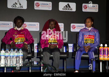 Edna Kiplagat,Firenze Kiplagat e Aselefech Mergia frequentare il trentacinquesimo denaro VIRGIN LONDON MARATHON Elite donne conferenza stampa Foto Stock