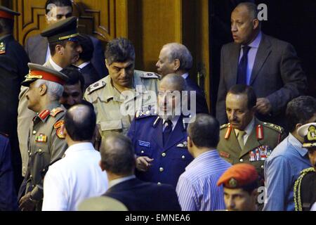 Il Cairo, Egitto. 22 apr, 2015. Qatar capo del personale Il Mag. Gen. pilot Ghanim bin Shaheen al-Ghanim (C) assiste la Lega Araba riunione dei capi militari da nazioni arabe al Cairo, capitale dell Egitto, 22 aprile 2015. Arabo capi militari del personale discussa mercoledì la formazione di un comune arabo la forza militare per la lotta al terrorismo e arabi di proteggere la sicurezza nazionale. © Ahmed Gomaa/Xinhua/Alamy Live News Foto Stock