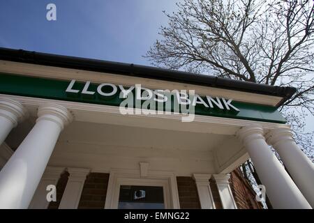 Parte anteriore del Lloyds Bank in Catterick Garrison, celebra i suoi cento anni di attività di quest'anno Foto Stock