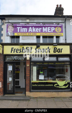Grays, Essex, Regno Unito. Il 22 aprile 2015. L'ufficio di UKIP MEP Tim Aker che è uno dei candidati per il sedile. Thurrock è un ultra-conservatrice marginale (0,2%) Sedile in Essex. Thurrock è una classe di lavoro area industriale sull'estuario del Tamigi. Si tratta di una delle prime sedi essendo combattuta da UKIP. Credito: Matteo Chattle/Alamy Live News Foto Stock