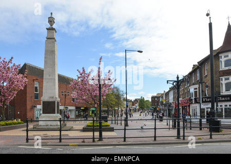 Grays, Essex, Regno Unito. Il 22 aprile 2015. Thurrock è un ultra-conservatrice marginale (0,2%) Sedile in Essex. Thurrock è una classe di lavoro area industriale sull'estuario del Tamigi. Si tratta di una delle prime sedi essendo combattuta da UKIP. Credito: Matteo Chattle/Alamy Live News Foto Stock