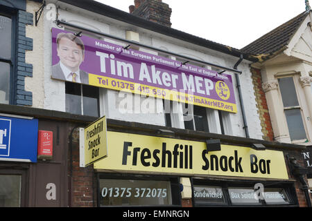 Grays, Essex, Regno Unito. Il 22 aprile 2015. L'ufficio di UKIP MEP Tim Aker che è uno dei candidati per il sedile. Thurrock è un ultra-conservatrice marginale (0,2%) Sedile in Essex. Thurrock è una classe di lavoro area industriale sull'estuario del Tamigi. Si tratta di una delle prime sedi essendo combattuta da UKIP. Credito: Matteo Chattle/Alamy Live News Foto Stock