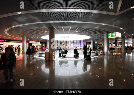 Frankfurt am Main International Airport Terminal in attesa in Germania Foto Stock