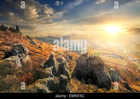 Le splendide scogliere in autunno a sunrise Foto Stock