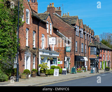 Street nel villaggio di Prestbury, Cheshire, Inghilterra, Regno Unito Foto Stock
