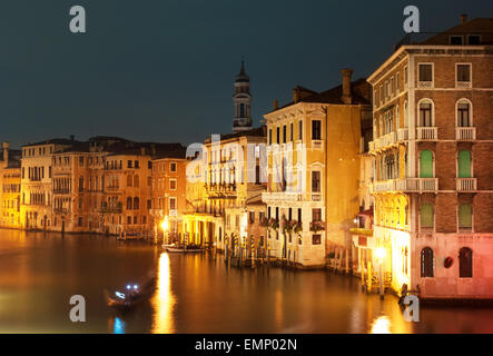 Notte al Canal Grande a Venezia, Italia. Foto Stock