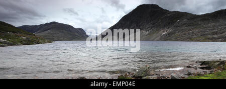 Vista sul lago Djupvatnet, nei pressi di Geiranger città patrimonio dell'Umanità UNESCO, regione di Sunnmøre, contea di Møre og Romsdal, Western né Foto Stock