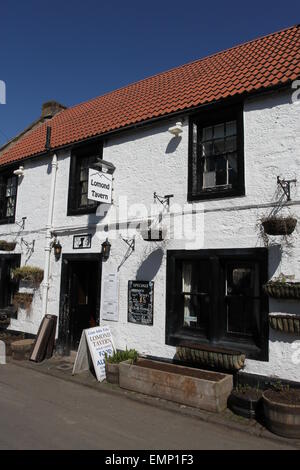 Esterno della Taverna Lomond Falkland Fife Scozia Aprile 2015 Foto Stock