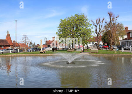 Goudhurst villaggio stagno, Kent, Regno Unito Foto Stock