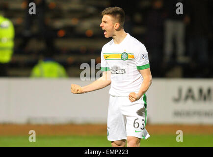 Scozia. 22 apr, 2015. Premiership scozzese. Dundee versus celtico. Kieran Tierney lieti di avere fatto il suo debutto per la Celtic Credito: Azione Sport Plus/Alamy Live News Foto Stock