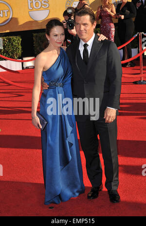 LOS ANGELES, CA - 29 gennaio 2012: Josh Brolin & Diane Lane alla XVII annuale di Screen Actors Guild Awards presso lo Shrine Auditorium di Los Angeles. Gennaio 29, 2012 a Los Angeles, CA Foto Stock