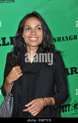 LOS ANGELES, CA - 17 Aprile 2012: Rosario Dawson presso il Los Angeles premiere di Marley alla cupola di Glossari Affini, Hollywood. Aprile 17, 2012 a Los Angeles, CA Foto Stock