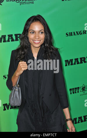 LOS ANGELES, CA - 17 Aprile 2012: Rosario Dawson presso il Los Angeles premiere di Marley alla cupola di Glossari Affini, Hollywood. Aprile 17, 2012 a Los Angeles, CA Foto Stock