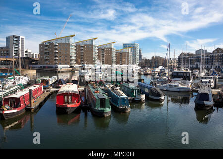 Bacino Limehouse nella zona est di Londra in una giornata di sole Foto Stock