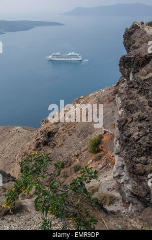 SANTORINI/GRECIA 7novembre 2006 - Vista di Cruiseship di Caldera Foto Stock