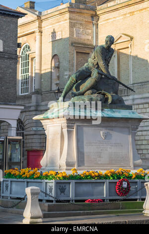 Monumento alla guerra britannica, vista di un monumento ai soldati di Suffolk che combatté e morì nella guerra del Boer, Bury St. Edmunds, Suffolk, Regno Unito Foto Stock