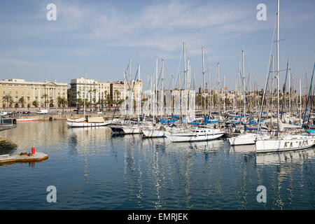 Vista sul Port Vell dalla Rambla de Mar, Barcelona, Catalogna, Spagna Foto Stock