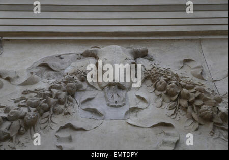 L'Italia. Roma. Ara Pacis Augustae. Altare dedicato a Pax, dea romana della pace. 13-9 BC. Garland e brucania. Foto Stock