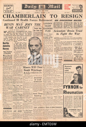 1940 front page Daily Mail Neville Chamberlain a dimettersi Foto Stock