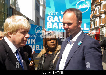 Londra, Regno Unito. 23 apr, 2015. Il sindaco di Londra Boris Johnson su aborigeno con Croydon centrale mp conservatore Gavin Barwell, a sud di Londra, Regno Unito. 23.04. Credito: theodore liasi/Alamy Live News Foto Stock