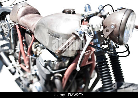 Un custom bobber style motocicletta in corrispondenza di una Venezia California rally. Foto Stock