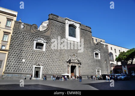 Piazza del Gesu e la facciata della chiesa principale il 1 novembre 2014 a Napoli, Italia Foto Stock