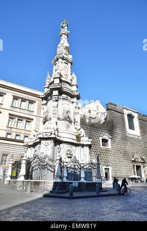 Piazza del Gesu e la facciata della chiesa principale il 1 novembre 2014 a Napoli, Italia Foto Stock