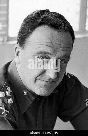 Il maggiore generale Sir Harry Tuzo, G.O.C Ulster e direttore delle operazioni in Irlanda del Nord. Febbraio 1971 Foto Stock