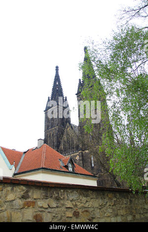 Perla dell'architettura e turismo gastronomico, la capitale della Repubblica ceca. Le strade di Praga, le torri e i campanili. Foto Stock