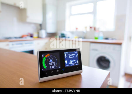 British Gas smart energy monitor in cucina Foto Stock