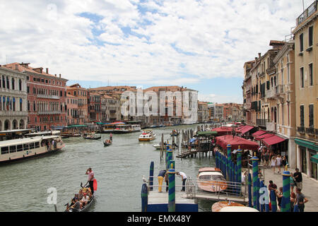 Canal Grande Venezia. La più ampia strada in città, la strada per la libera circolazione. Foto Stock