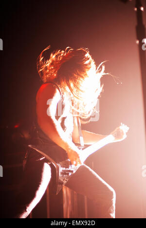 Concerto di azione fase inquadratura di un generico chitarrista rock musicista. Foto Stock