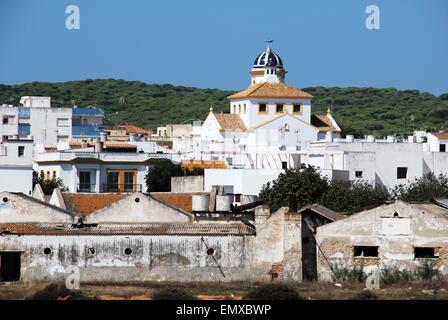 Vista della città attraverso il Fiume Barbate Barbate,, la provincia di Cadiz Cadice, Andalusia, Spagna, Europa occidentale. Foto Stock