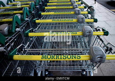 Morrisons supermercato carrelli di shopping Foto Stock