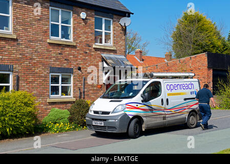 BT Openreach van Parcheggiato fuori casa, England Regno Unito Foto Stock