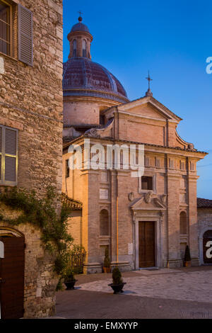 Chiesa Nuova - b 1615 sul sito del presunto luogo di nascita di San Francesco, Assisi, Umbria, Italia Foto Stock