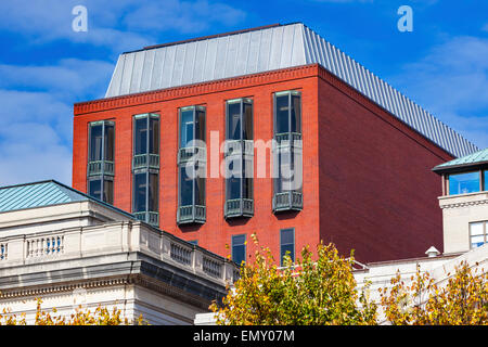 La Corte di Appello per il circuito federale alberi innevati Lafayette Park attraverso dalla casa bianca a Washington DC Foto Stock