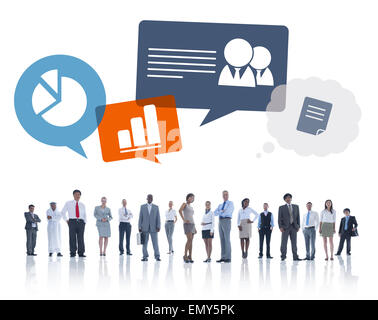 Il gruppo di società multietnica la gente di affari con i simboli di Business Foto Stock