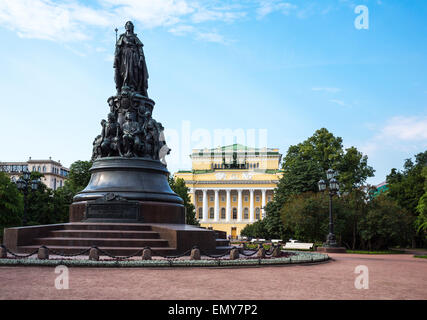 Russia, San Pietroburgo, Gostiny distretto, Catherine II monumento Foto Stock