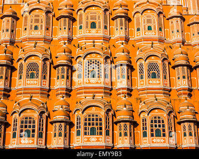 Hawa Mahal, il palazzo del vento si trova a Jaipur, Rajasthan, India Foto Stock