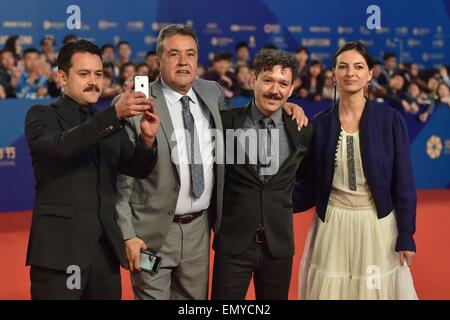 Beijing, Pechino, CHN, Cina. 23 apr, 2015. Pechino, Cina - 23 APR 2015: (solo uso editoriale. Cina OUT) tappeto rosso durante la cerimonia di chiusura della 5a Beijing International Film Festival. Credito: SIPA Asia/ZUMA filo/Alamy Live News Foto Stock