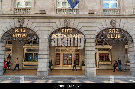 L'hotel Ritz, hotel di lusso a 5 stelle venduto dai Fratelli Barclay nel 2020 ora di proprietà di Abdulhadi Mana al-Hajri, un cittadino del Qatar Piccadilly Londra Regno Unito Foto Stock